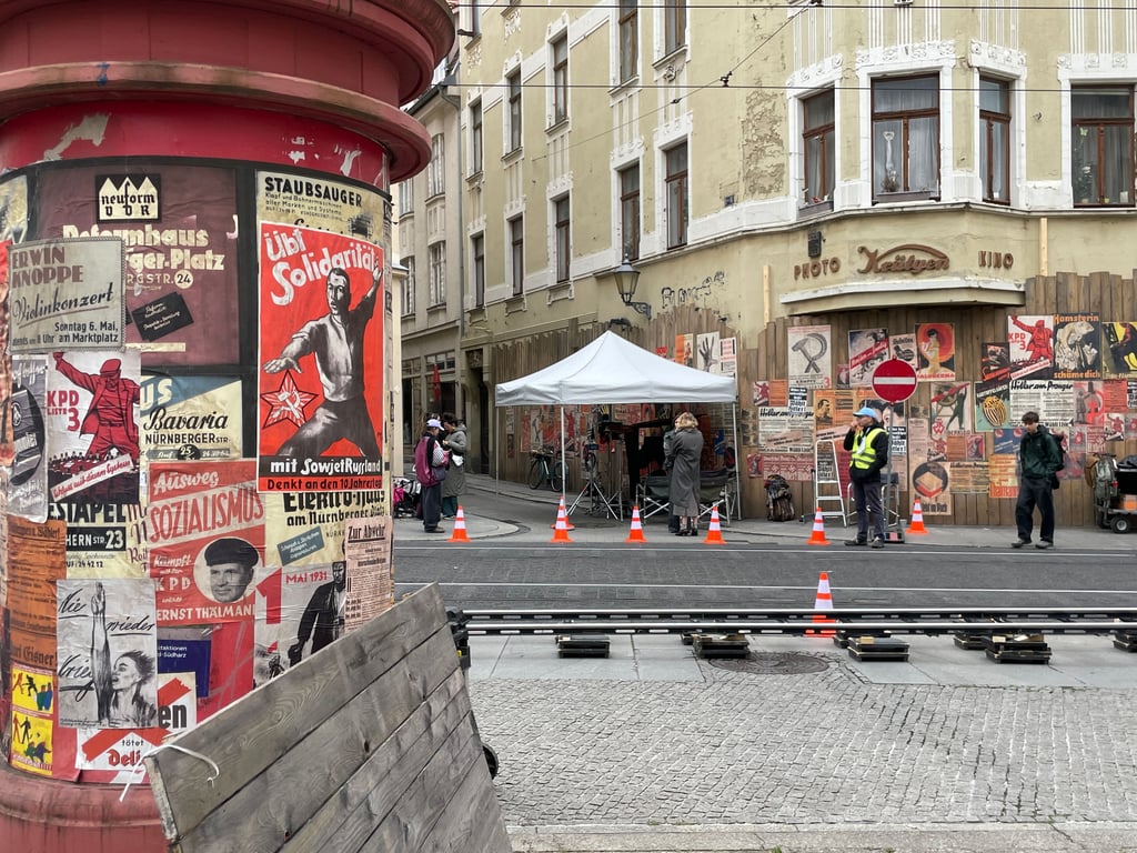 Filmdreh in der Schmeerstraße in Halle: Hier entstehen Szenen für eine deutsch-italienische Koproduktion.