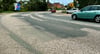 Das Ausbringen von Rollsplitt sorgte Anfang September auf der Annenstraße für längere Wartezeiten. Der Frust der Autofahrer ist inzwischen aber wegen eines anderen Grundes noch größer.