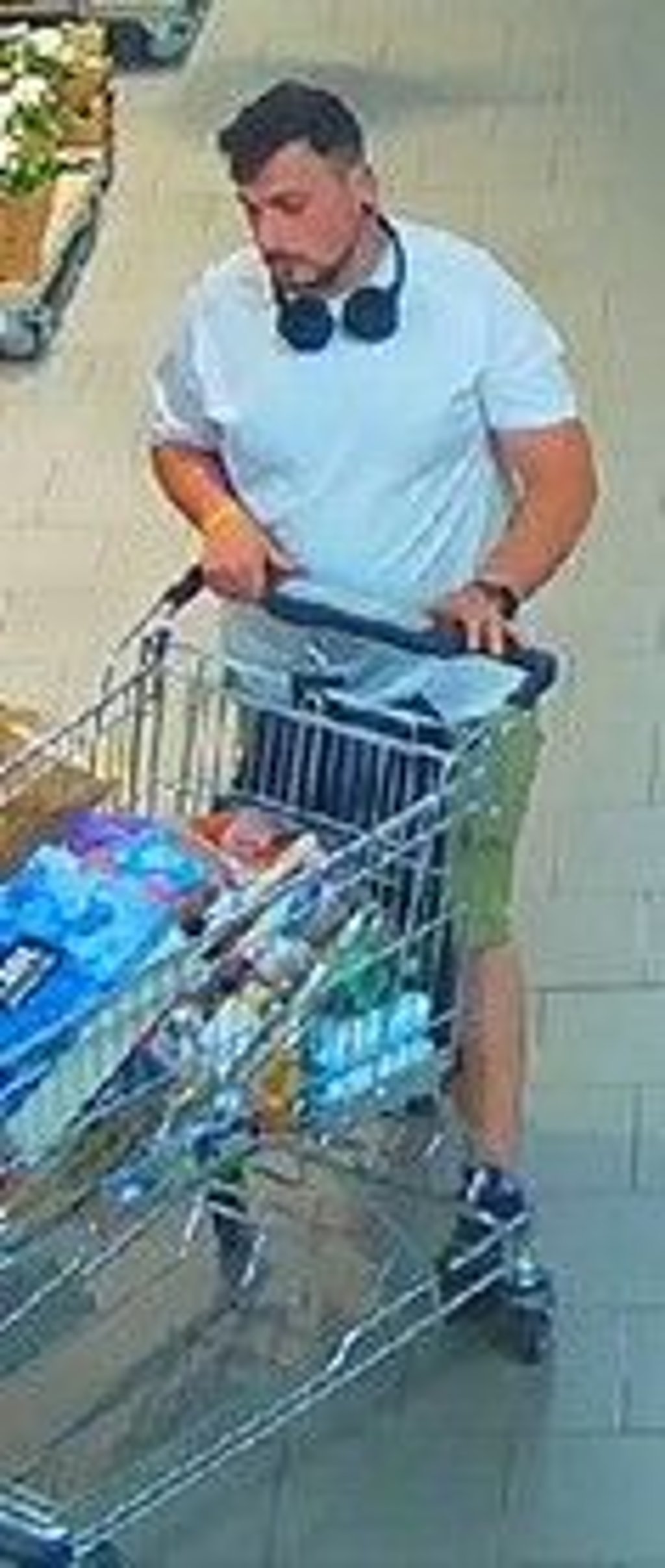 Die Polizei bittet um Mithilfe: Wer kann Hinweise zu diesem Mann geben?
