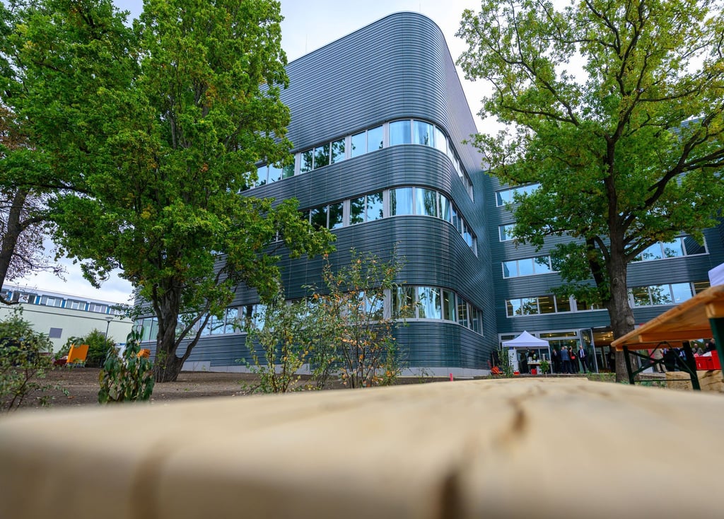 In Halle gibt es ein neues Gebäude des Max-Planck-Instituts.