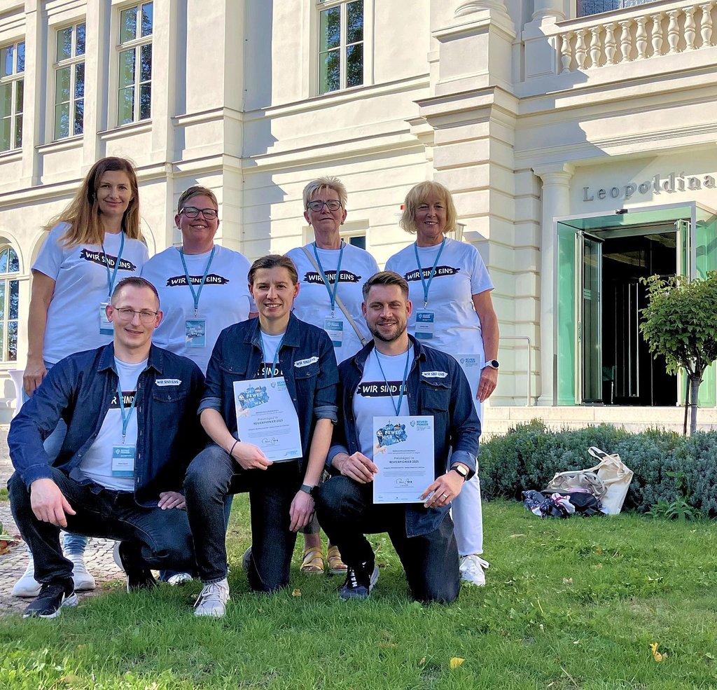Mit Engagement bei der Sache: Die Vertreter des Nauendorfer Heimatvereins freuen sich über die Auszeichnung, die ihnen am Samstag in Halle verliehen wurde.
