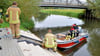 Polizei und Feuerwehr setzen die Suche nach einem 59-jährigen Mann fort. Der Hund verlor die Spur an der Bode, nun wird mit Booten flussabwärts gesucht.