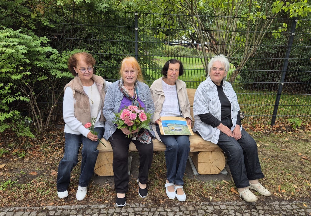 Stadtseniorenbeiratsvorsitzende Karin Langner (2.v.l.) mit ihren Gremiumskolleginnen Doris Krause (v.l.), Christel Seidel und Annemarie Ruddies.