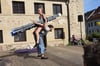Das Duo Upside Down Acro aus den Niederlanden performte auf dem Kirchplatz.