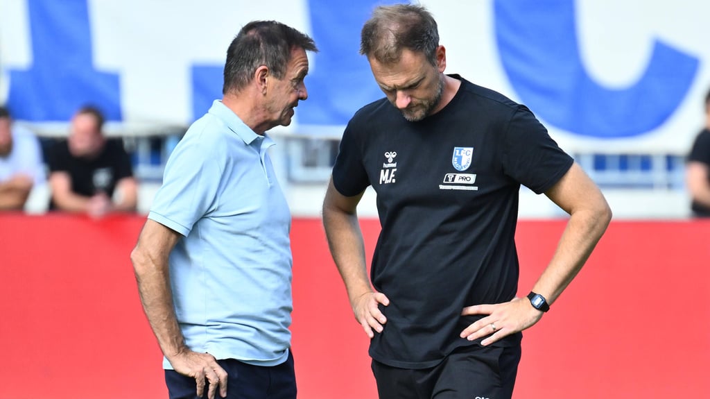 Otmar Schork (li.) und Markus Fiedler: FCM-Sportboss und Cheftrainer im gemeinsamen Austausch.