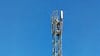 Endlich am Netz: der neue  Funkturm an der L 232 bei Horla.  
