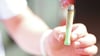 Junge Erwachsene greifen einer neuen Studie zufolge häufiger zu Cannabis als früher. (Illustration)