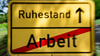 Vor allem in den ostdeutschen Bundesländern blicken die Menschen mit Sorge auf die finanzielle Situation im Ruhestand. (Symbolbild)