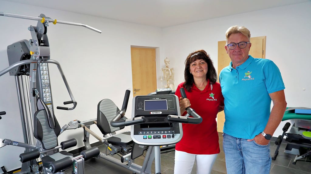 Sogar einen Fitnessraum für das gezielte körperliche Training ihrer Patienten haben Kirstin und Michael Groß in der Nebraer Praxis eingerichtet.