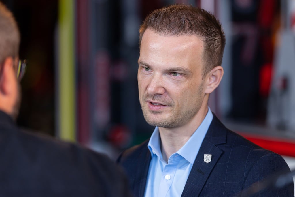 Thüringen will zusammen mit Sachsen einen besseren Schutz für Kommunalpolitiker erreichen, kündigte Thüringens Staatskanzleichef Stefan Gruhner (CDU) in Erfurt an.