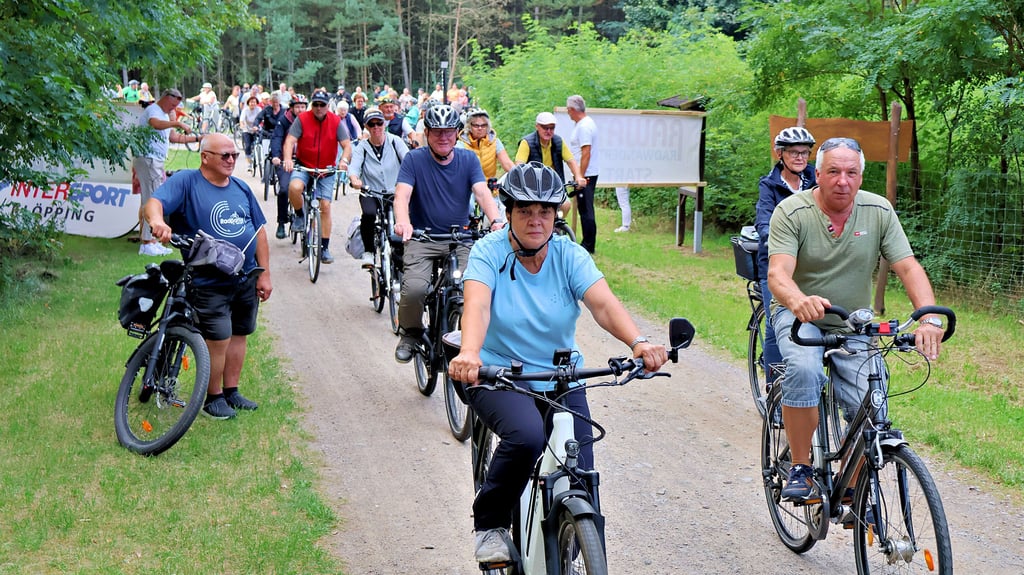 Bei der diesjährigen Auflage des Radwandertages durch die Glücksburger Heide waren hunderte Teilnehmer am Start.