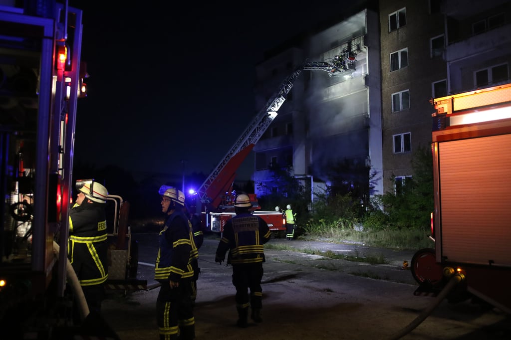 Eine Wohnung in einem der Blöcke an der Ecke Dahrenstedter Weg/ Hansesallee in Stendal stand am frühen Dienstagmorgen in Vollbrand.