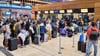Der Berliner Flughafen wartet weiter auf die Wiederherstellung der Computertechnik zur Passagierabfertigung.