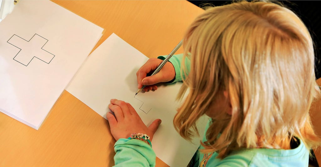 Die Kinder aus dem Burgenlandkreis schneiden bei den Schuleingangsuntersuchungen, wozu auch das Erkennen und Nachzeichnen von Formen zählt, in vielen Bereichen schlechter ab als der Durchschnitt der Gleichaltrigen in Sachsen-Anhalt.