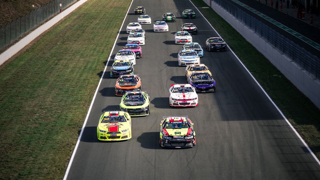 Ein letztes Mal rauschen die Nascars über die Oschersleber Rennstrecke in der Motorsport-Arena. Die Euro Series war drei Jahre lang ein Highlight in der Börde.