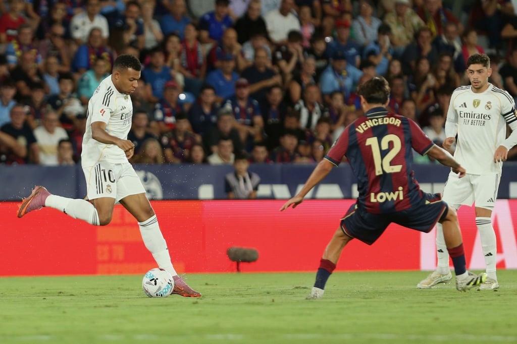 Kylian Mbappé trifft gegen Levante doppelt.