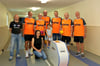 Der amtierende Kreismeister Wethauer KC hat vom Naumburger Unternehmen Autoservice Liebig GmbH eine neue Spielkleidung erhalten - hinten, v.l.: René Liebig, Gerhard Henschler, Jürgen Lindam, Sören Apelt, Steffen Schindler, Detlef Schneider, Wolfgang Canitz; vorn: Jessica, die Ehefrau des Sponsors, mit der dreijährigen Tochter Lia.