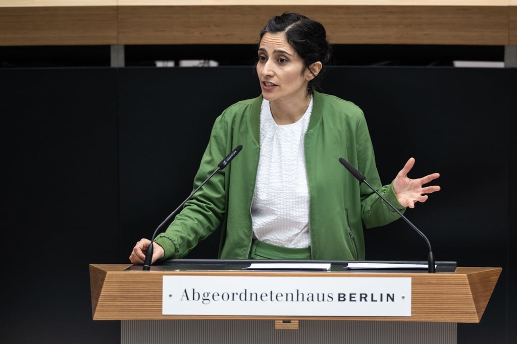Abgeordnetenhaus-Vizepräsidentin Bahar Haghanipour (Grüne) räumt einen Fehler ein.