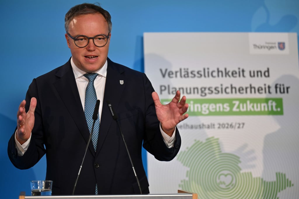 Thüringens Ministerpräsident Mario Voigt (CDU) sieht beim Ausbau der Verteidigungsfähigkeit Deutschlands in den ostdeutschen Ländern Potenziale. (Archivbild)