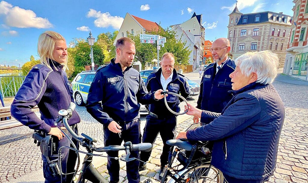 Die Polizei führte einen Radaktionstag auf dem Saalplatz durch.