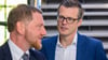 Danny Auerswald (rechts), Sprecher der Geschäftsführung von Volkswagen Sachsen, wird von Ministerpräsident Michael Kretschmer (CDU) zur Kabinettssitzung empfangen.