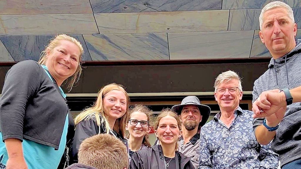 Eine US-Familie mit dem Nachnamen Magdeburg besuchte die Stadt ihres Vorfahren. Der Souvenirhändler Dirk Schönfeld erlebte eine Begegnung, die Ahnenforschun und Kulturgeschichte verbindet.