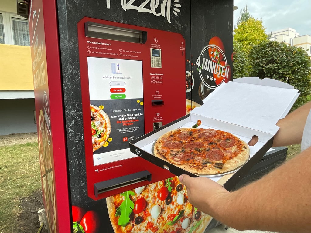 In Wernigerodes Wohngebiet Harzblick gibt es seit kurzem einen Pizza-Automaten.