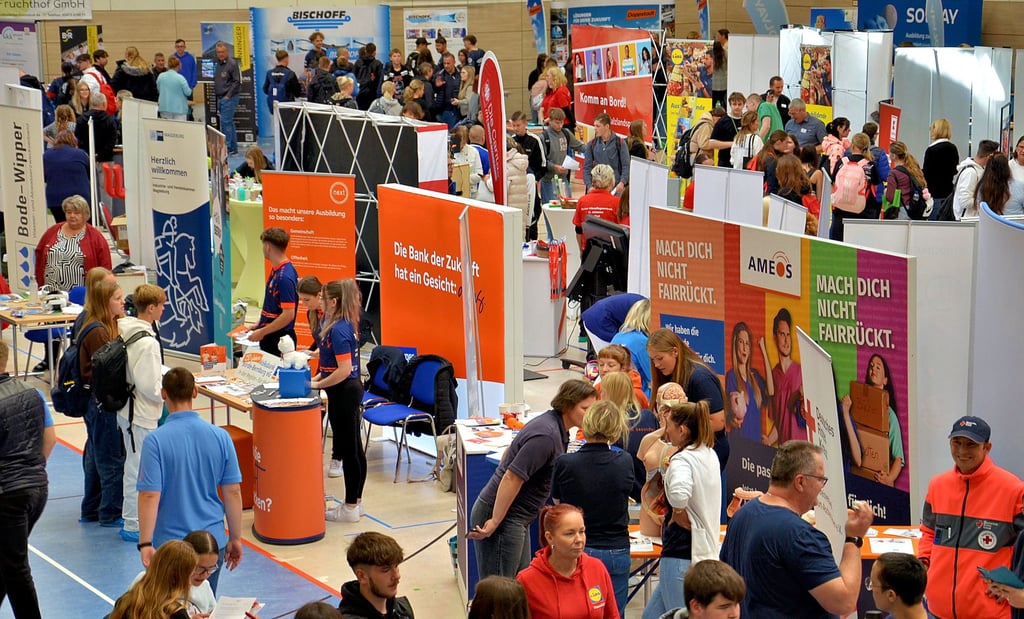 Einmal mehr sehr guten Zuspruch erlebte der 15. Staßfurter Studien- und Berufsorientierungstag in der Salzland-Sporthalle, sowohl von Ausstellerseite als auch durch Schüler.