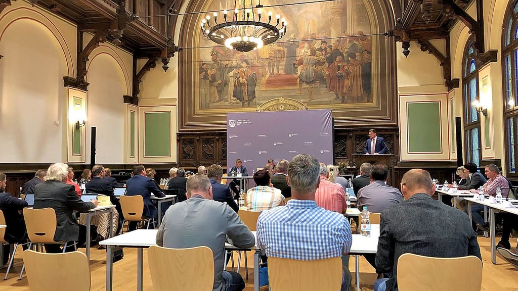 Der Kreistag in der Aula des Hauses Melanchthon