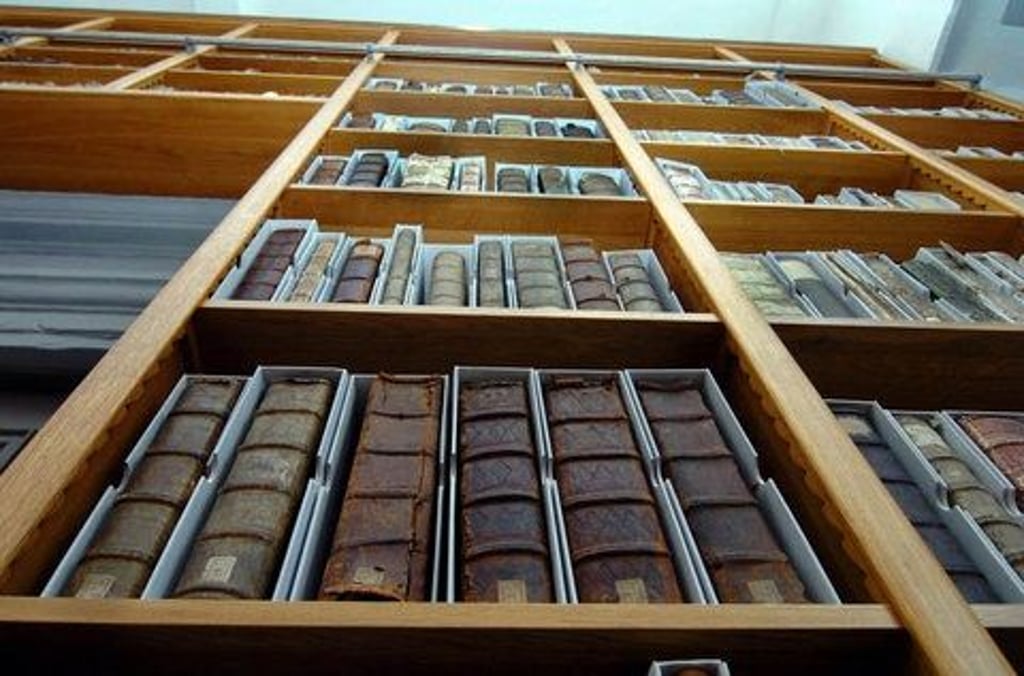 Die Zeitzer Stiftsbibliothek gibt es im Torhaus von Schloss Moritzburg jetzt seit 20 Jahren.