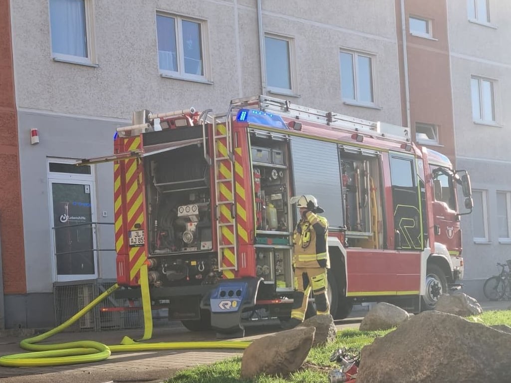 Ein Brand in der Innenstadt in Burg beschäftigte die Feuerwehr am Dienstagabend.