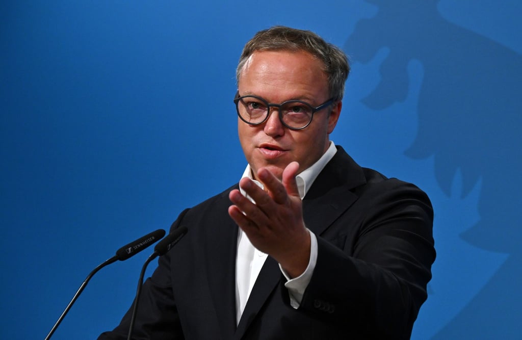 Thüringens Ministerpräsident Mario Voigt (CDU) will mehr Kinder- und Jugendschutz im Internet erreichen. (Archivbild)