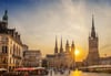 Postkartenblick: Halles Marktplatz im Sonnenuntergang