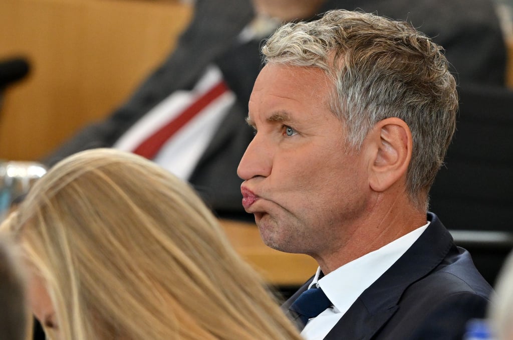 AfD-Fraktionschef Björn Höcke kündigt in der Haushaltsberatung des Landtags eine Klage an.