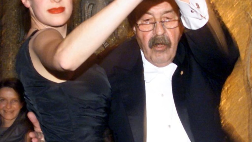 Helene und Günter Grass tanzten bei der Nobelpreisgala 1999. (Archivbild)