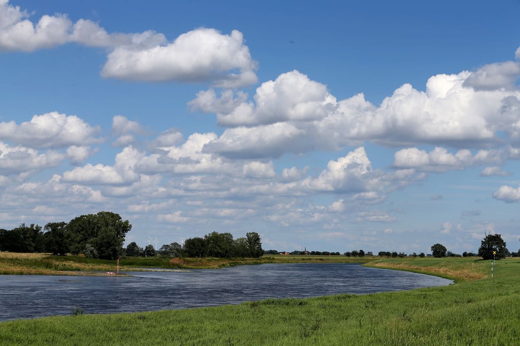 Der Hochwasserschutz für die Elbe in Nordsachsen soll durch die Maßnahmen verbessert werden. (Archivbild)