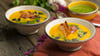 Herbstlicher Genuss mit knusprigem Speck und würzigem Pesto: Sie verleihen jeder Kürbissuppe das gewisse Etwas und sorgen für zusätzlichen Geschmack.