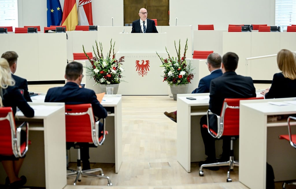 Ministerpräsident Dietmar Woidke (SPD) würdigt zum 35. Geburtstag des Landes die Leistungen der Brandenburger und ruft zu Respekt auf.