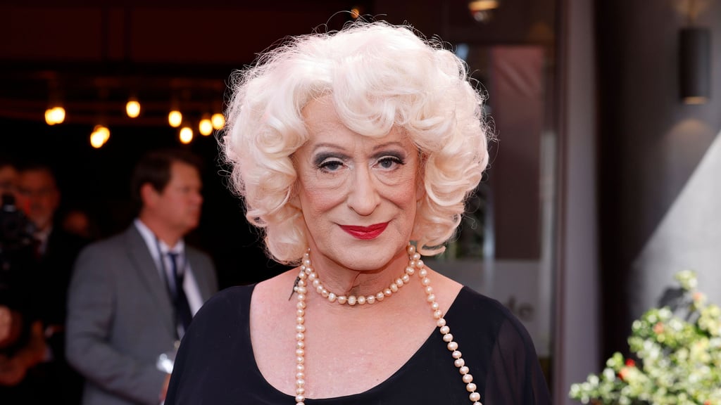 Die "NDR Talk Show" am Freitag, dem 26. September, begrüßen Hubertus Meyer-Burckhardt und Barbara Schöneberger die Grand Dame der Travestie: Lilo Wanders.