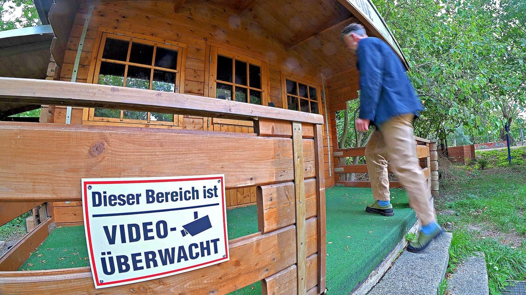 Die Radlerrast in Hoym wird jetzt videoüberwacht. Denn immer wieder kam es zu Zerstörungen.