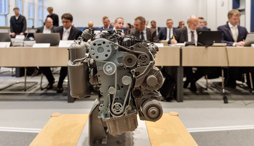 Vor dem OVG Schleswig wird über die Genehmigung eines VW-Software-Updates in der Motorsteuerung durch das KBA verhandelt.
