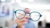 Auch wenn man für einen Zuschuss zur Brille infrage kommt, zahlt die Krankenkasse immer nur für die Brillengläser. Die Fassung muss selbst bezahlt werden.