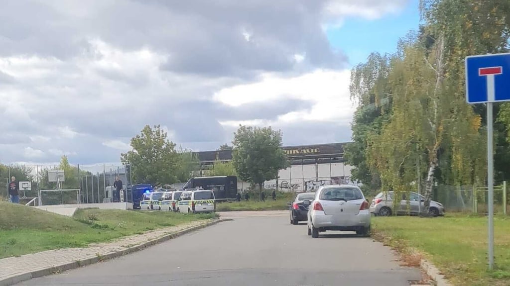 In Ballenstedt (Harz) gab es am Dienstag, 23. September, einen großen Polizeieinsatz, der bis in die Morgenstunden des 24. September andauerte.