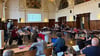 Der Stadtrat tagt im Festsaal des Stadthauses.
