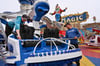 Emsiges Treiben herrscht derzeit auf dem Messeplatz in Magdeburg. Die Fahrgeschäfte der diesjährigen Herbstmesse werden aufgebaut. Hier zu sehen Lucas Finzelberg (links) und Tobias Riechert vom Fahrgeschäft „Magic“ beim Aufbau. Seit 1992, also nunmehr seit 33 Jahren, ist das Unternehmen auf der Messe in Magdeburg präsent.