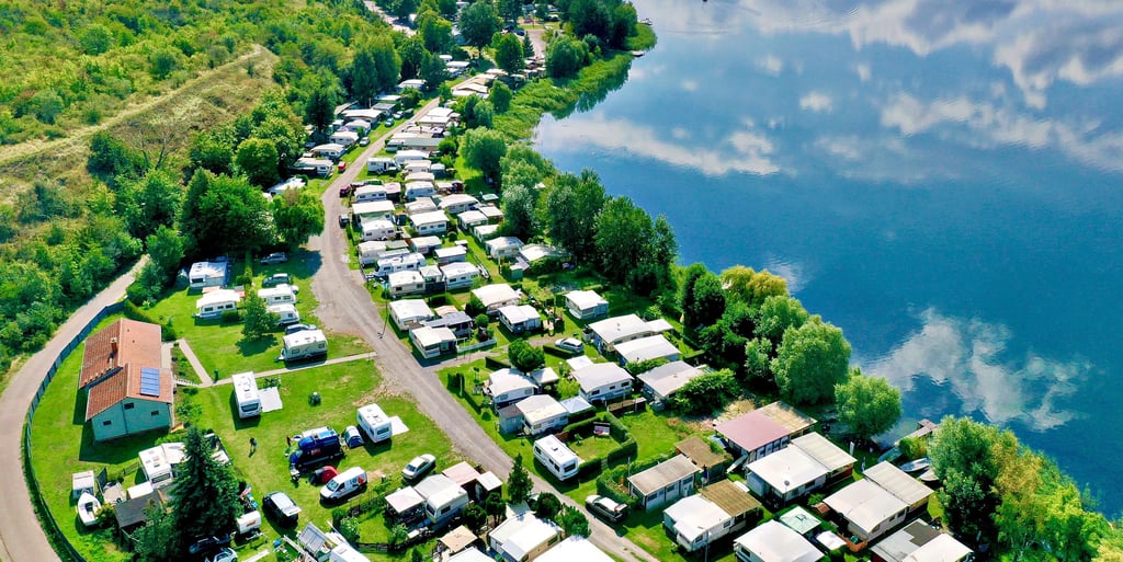 Kündigungen, Pachterhöhungen und Streit am Süßen See: Betreiber setzen auf Tourismus, während Dauercamper von Erpressung sprechen.