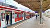 Schon am Schönebecker Bahnhof soll der Angeklagte den Kontakt zu der jungen Frau gesucht haben.  In der Bahn sei er ihr dann unangenehm nahe gekommen und habe sie betatscht.