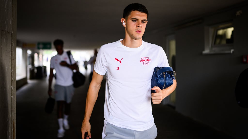 RB Leipzigs Verteidiger Kosta Nedeljkovic fällt mit Knieproblemen länger aus