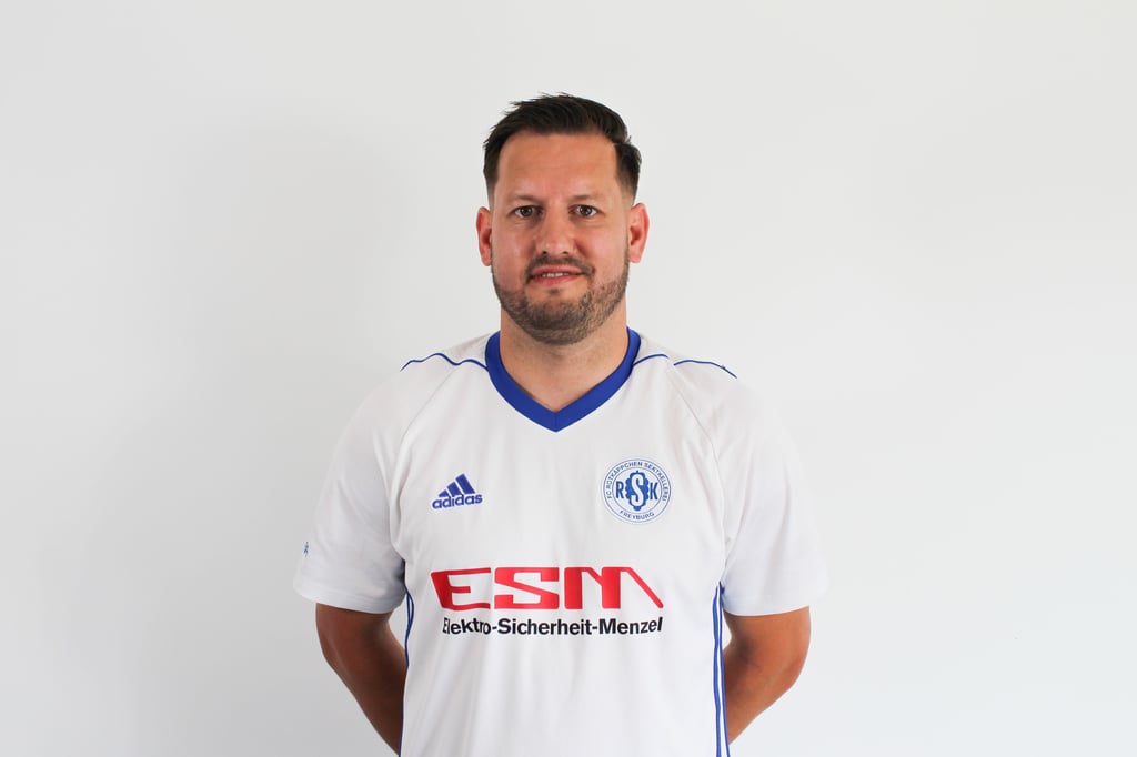 Pierre Gottschalk, der beim Landesklasse-Vertreter FC RSK Freyburg auch zum Platzwart-Team gehört, ist Tippspiel-Wochensieger geworden.