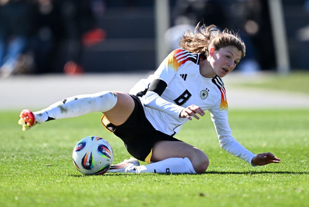 Lotta Wrede erzielt das entscheidende Tor für den HSV. (Archivbild)